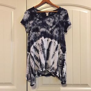 Adorable Chico’s Tie Dye Top Size 0